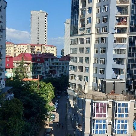 Andrew'S 2 Rooms Apartment In Batumi Ანდრიას 2 Ოთახიანი Აპარტამენტი Ბათუმში Екстериор снимка