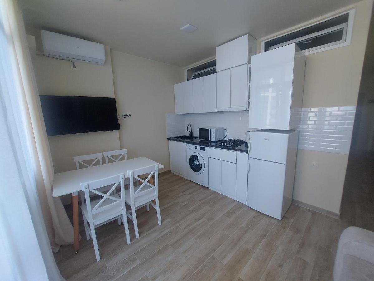 Andrew'S 2 Rooms Apartment In Batumi Ანდრიას 2 Ოთახიანი Აპარტამენტი Ბათუმში Екстериор снимка