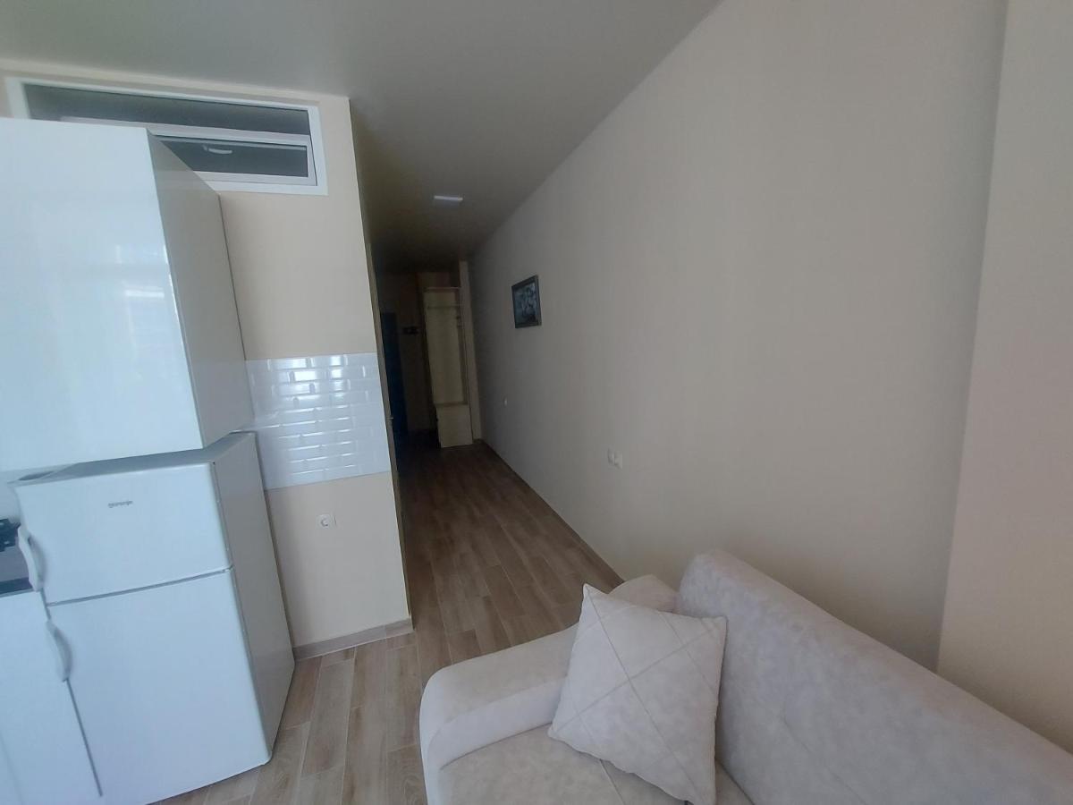 Andrew'S 2 Rooms Apartment In Batumi Ანდრიას 2 Ოთახიანი Აპარტამენტი Ბათუმში Екстериор снимка